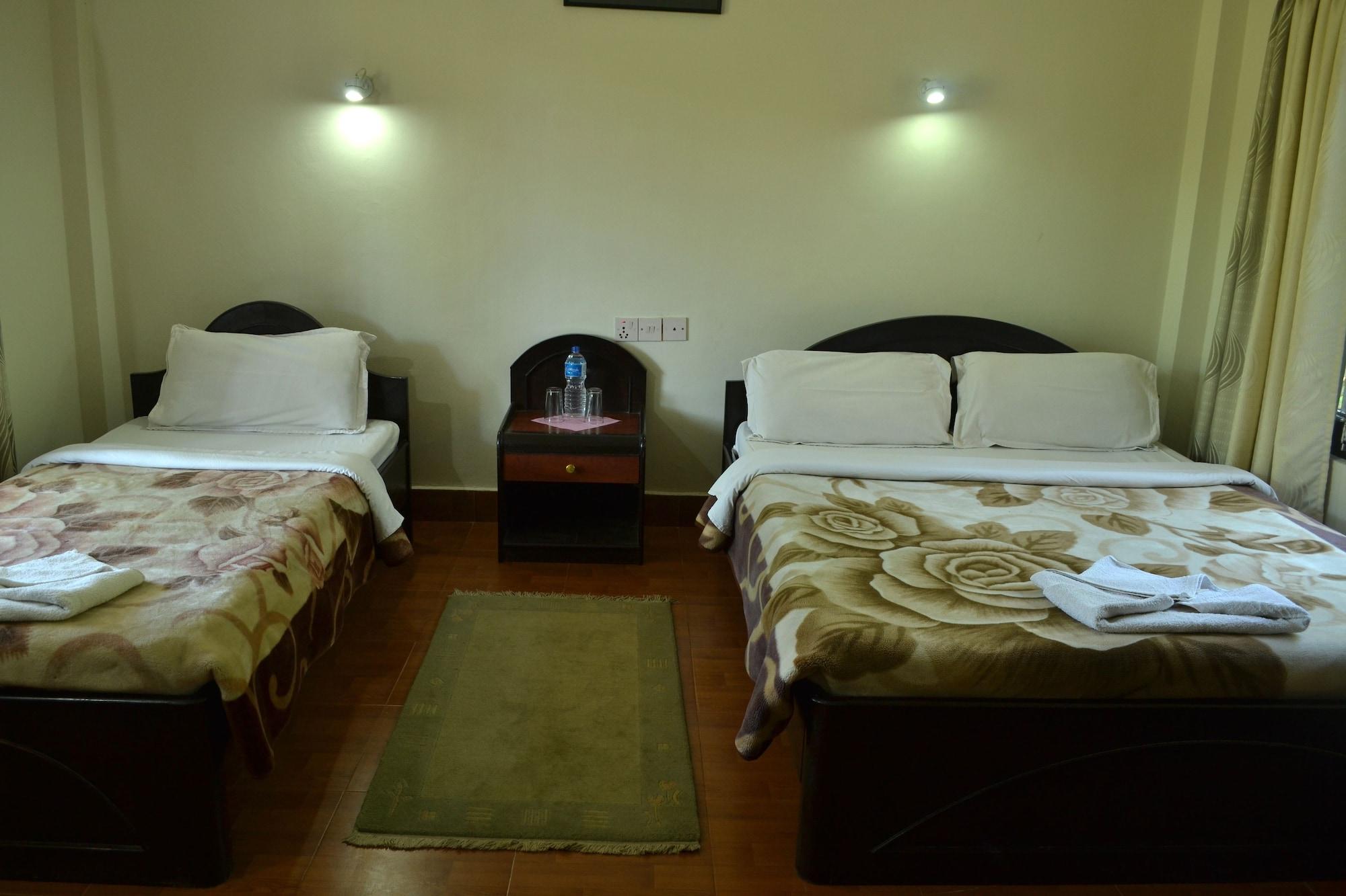 Chitwan Village Resort Саураха Экстерьер фото