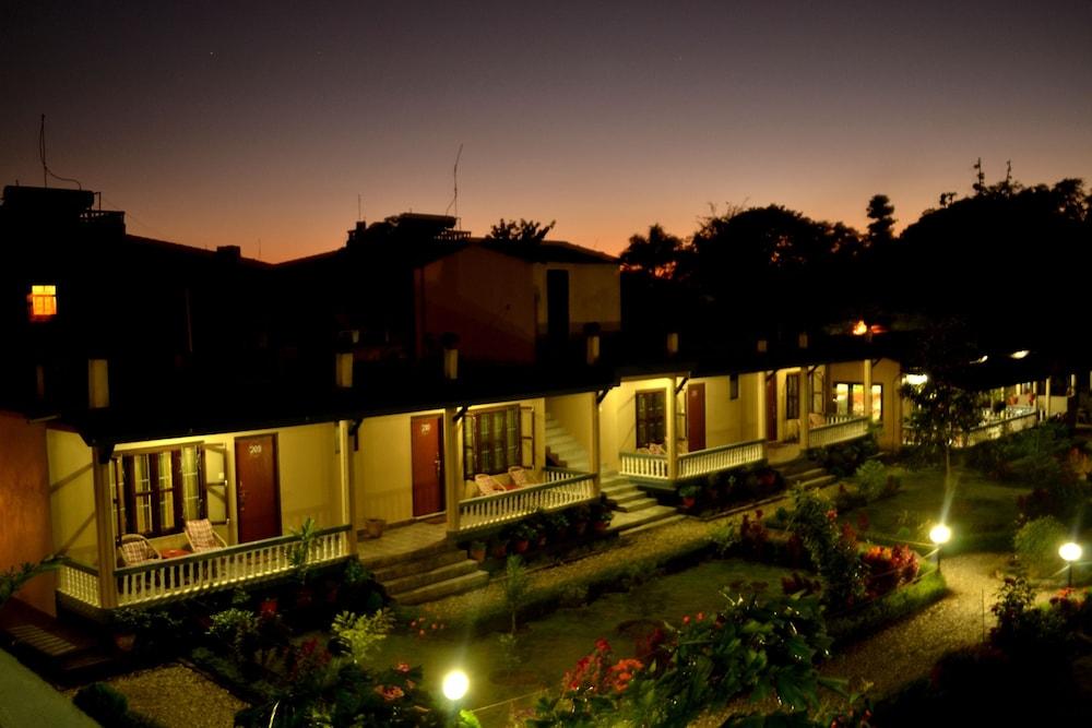 Chitwan Village Resort Саураха Экстерьер фото