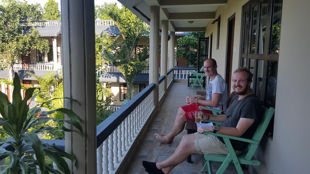 Chitwan Village Resort Саураха Экстерьер фото