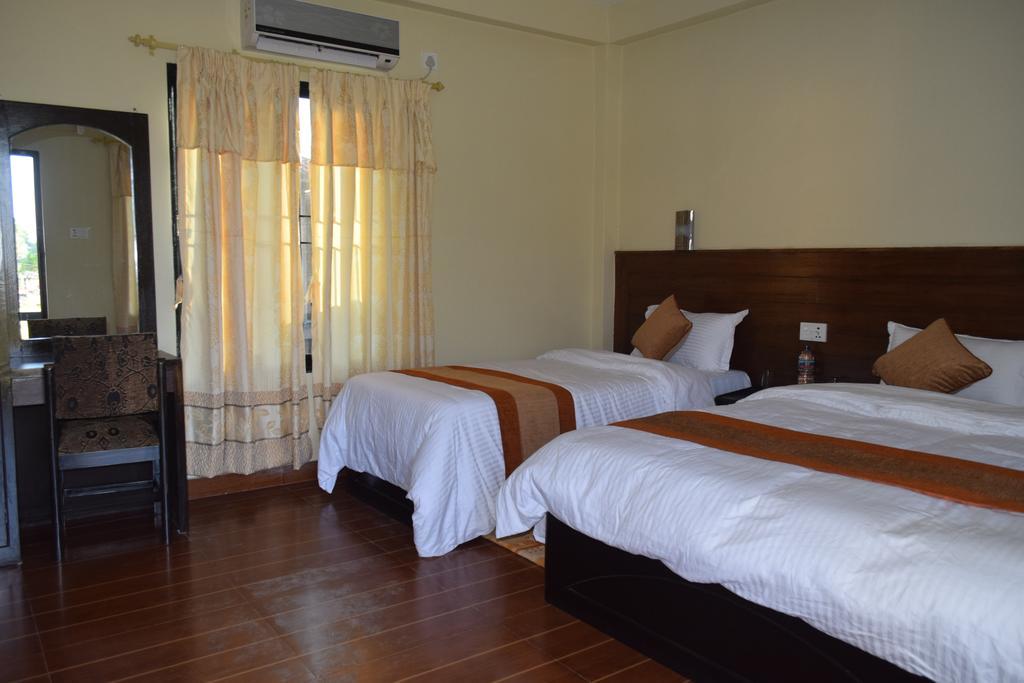 Chitwan Village Resort Саураха Экстерьер фото