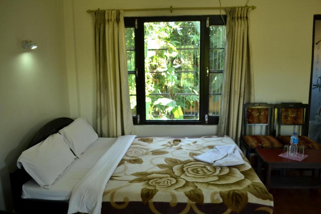 Chitwan Village Resort Саураха Номер фото