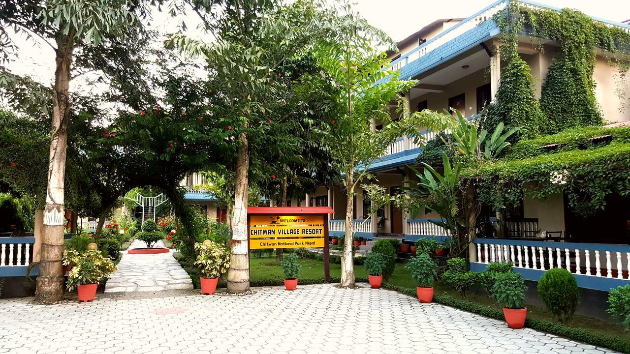 Chitwan Village Resort Саураха Экстерьер фото