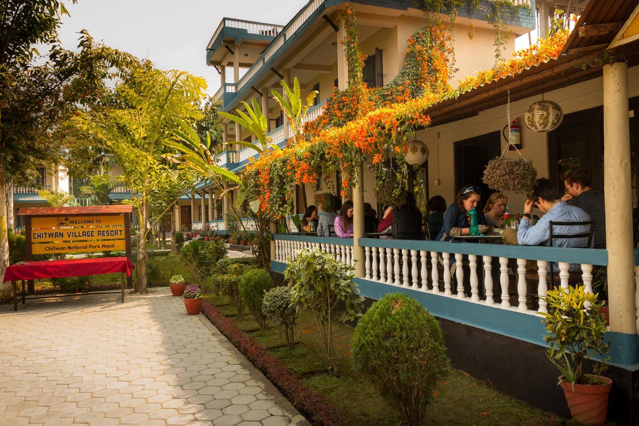 Chitwan Village Resort Саураха Экстерьер фото