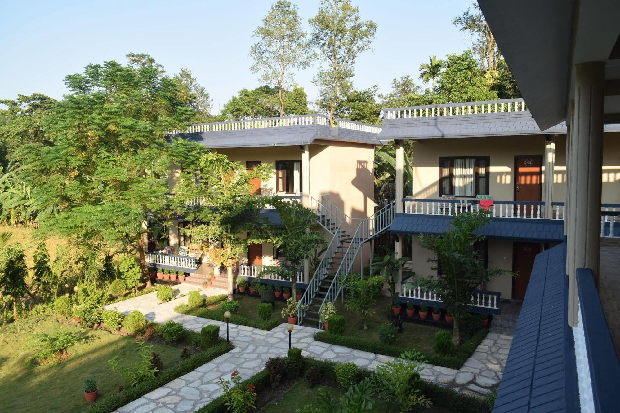 Chitwan Village Resort Саураха Экстерьер фото