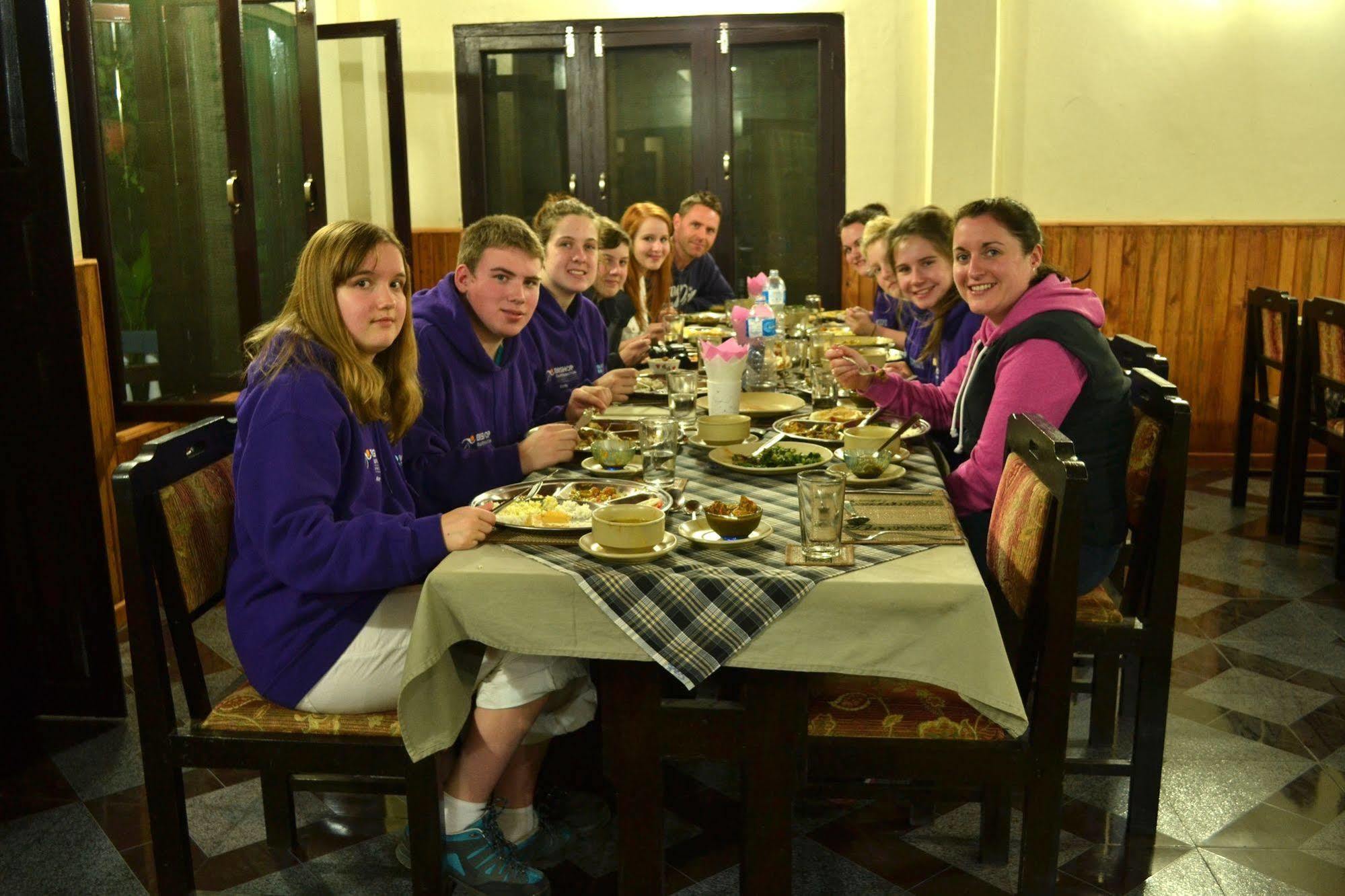 Chitwan Village Resort Саураха Экстерьер фото