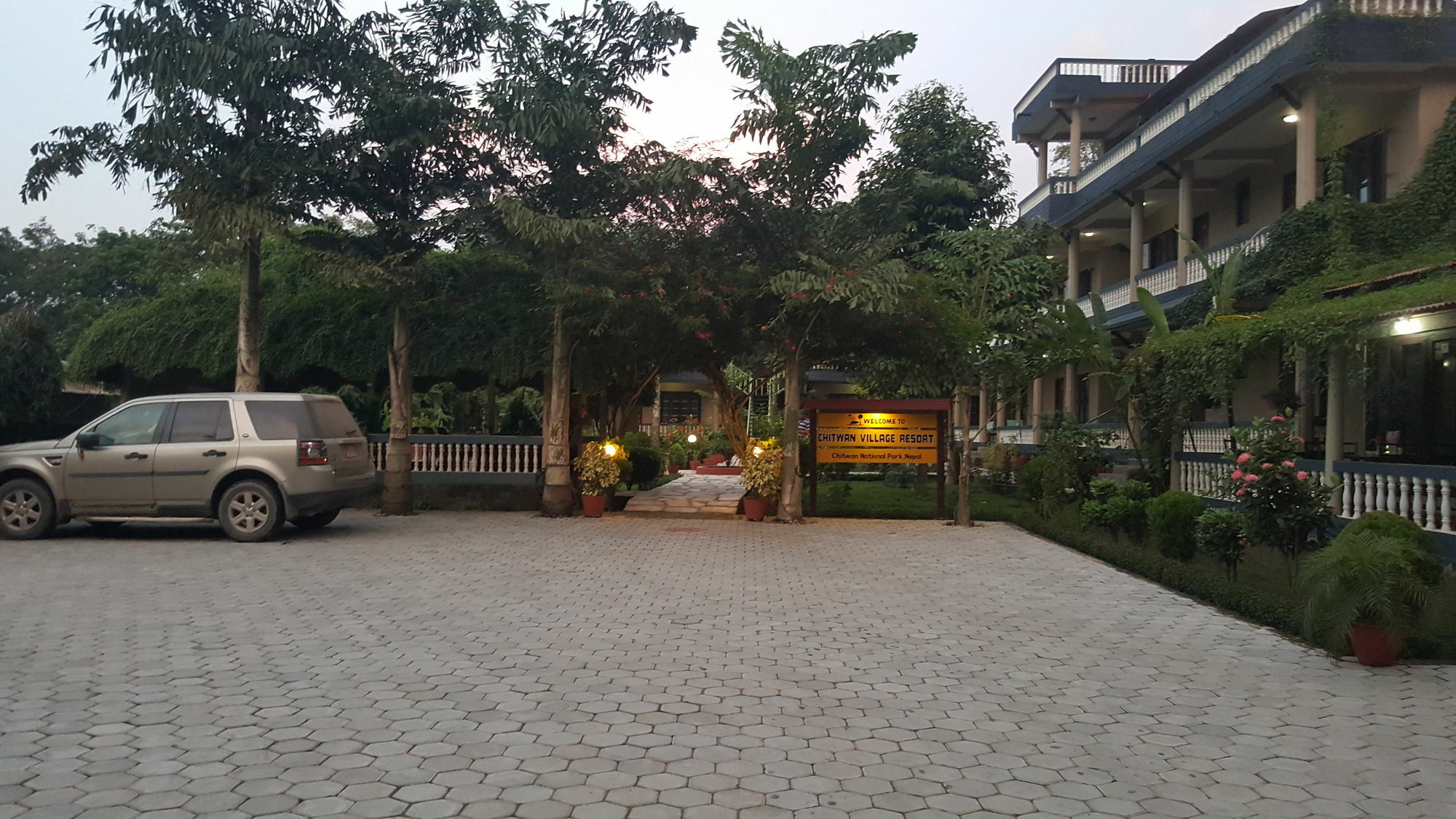 Chitwan Village Resort Саураха Экстерьер фото